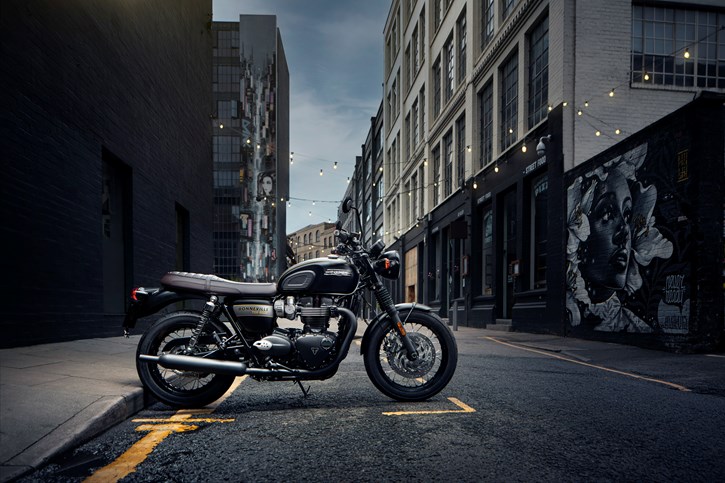 Bonneville T120 Black Gold Line Edition